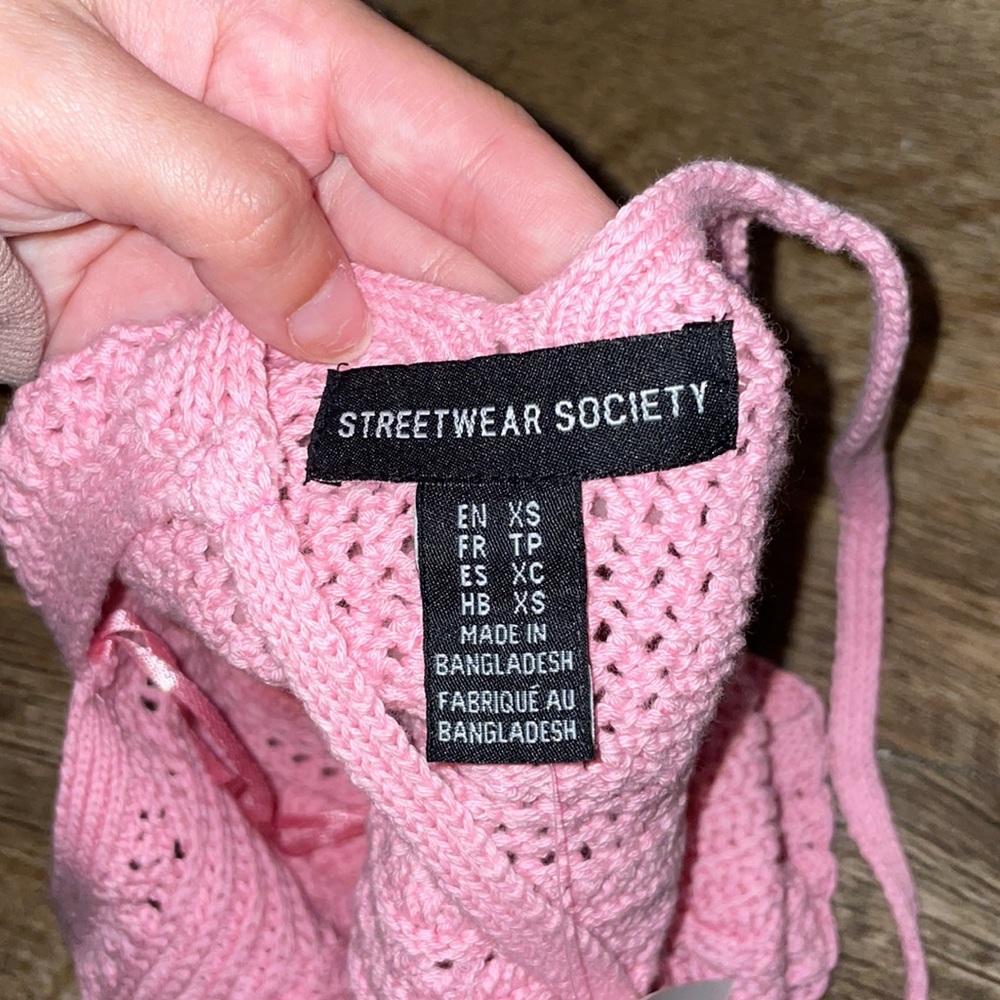 NWT STREETWEAR SOCIETY Cute Pink Crochet/Knitted Crop Top - Picture 14 of 15